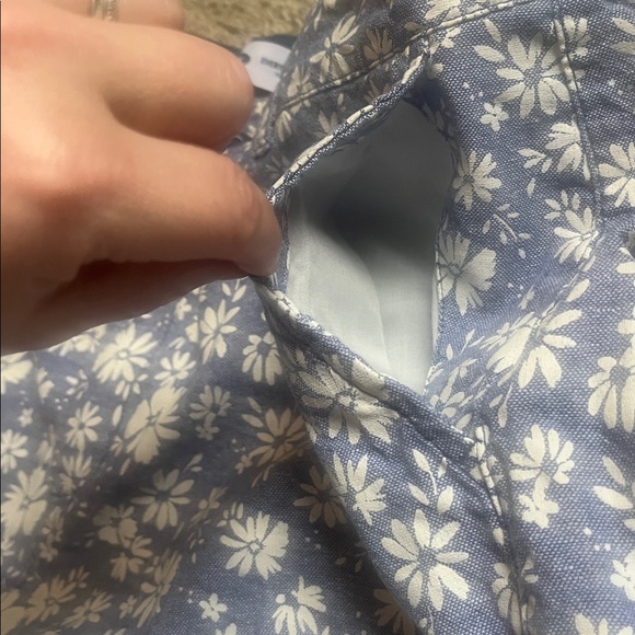 Old Navy Floral Linen Shorts — Light Blue and White - Picture 5 of 7